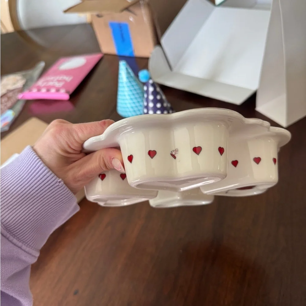 Anthropologie Bistro Tile Stoneware 24k Gold Accent Muffin Pan hearts Valentines